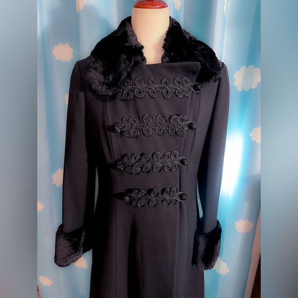 1964-1973 Saks Fifth Avenue wool military overcoat with fur trim. - Picture 5 of 9